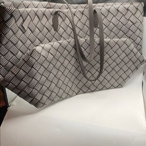 Stylish Gray Patterned Tote Bag - Versatile Everyday Carry